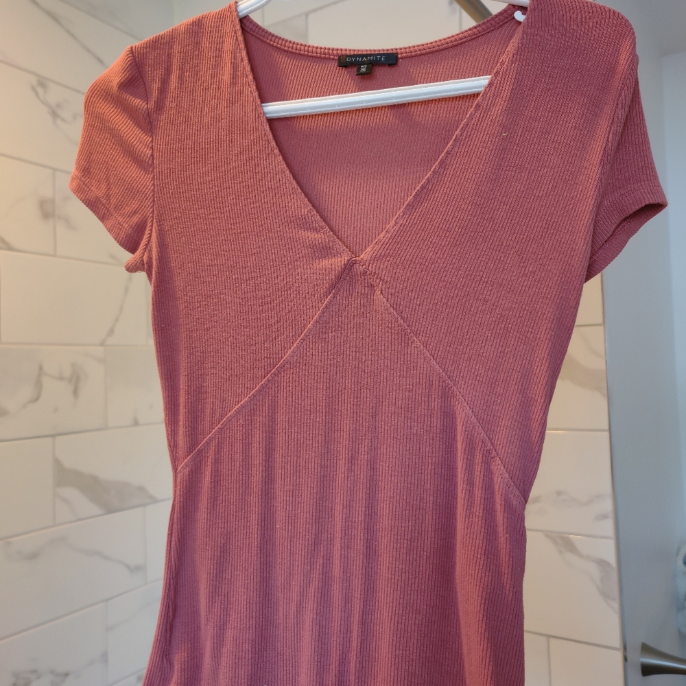 Rose v neck tshirt - Picture 1 of 2